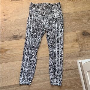 Athleta Ultimate Stash Textured 7/8 tight pants leggings